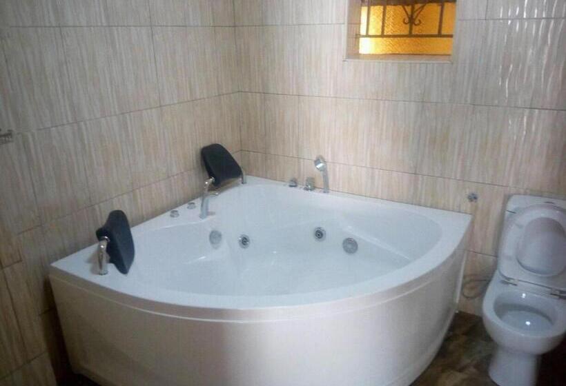 اتاق سوپریور, Fort Breeze