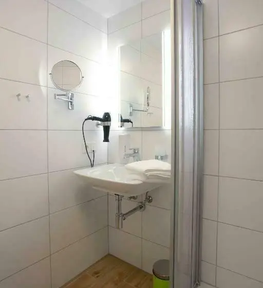 Standard Yhden Hengen Huone, Landgasthof Linde