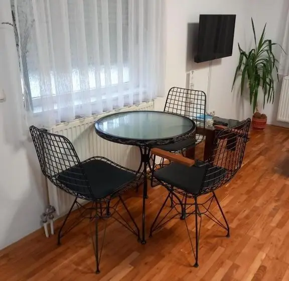 Economy Triple Room, Apartmani Pause