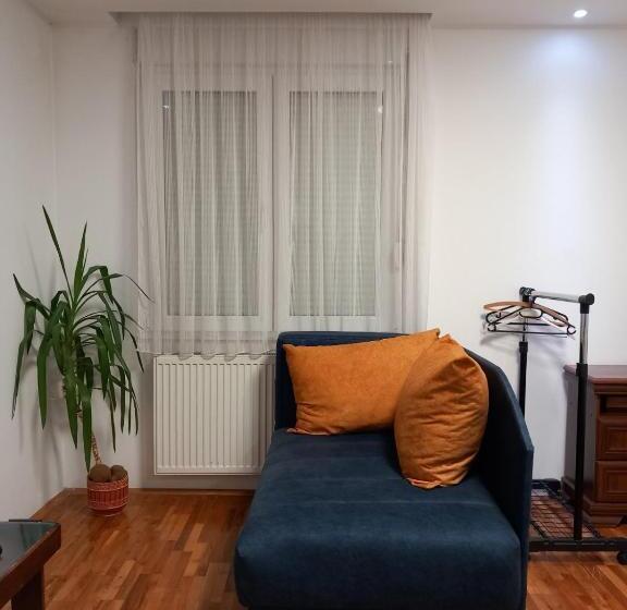Economy Triple Room, Apartmani Pause