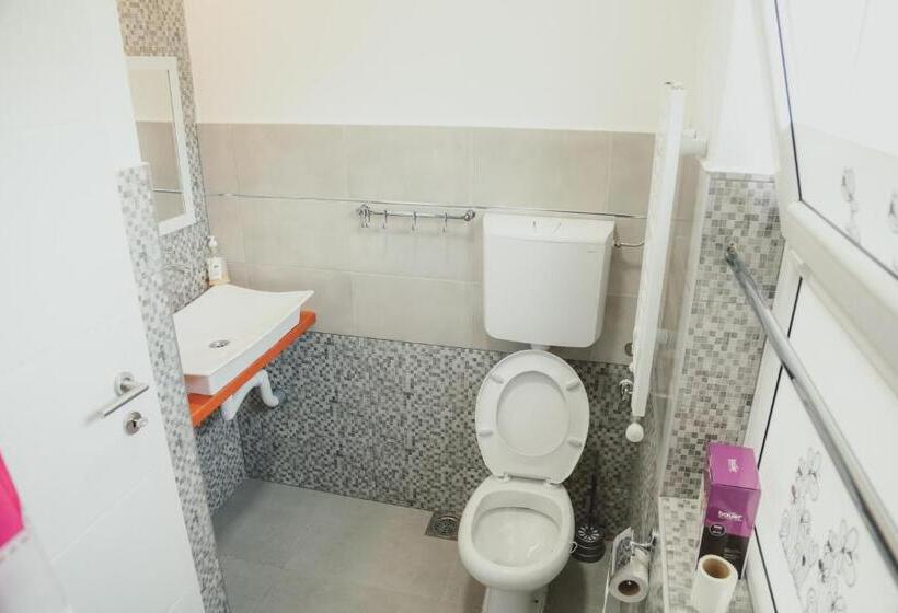 Economy Triple Room, Apartmani Pause