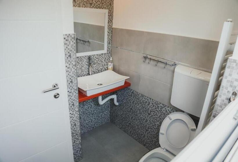 Economy Triple Room, Apartmani Pause
