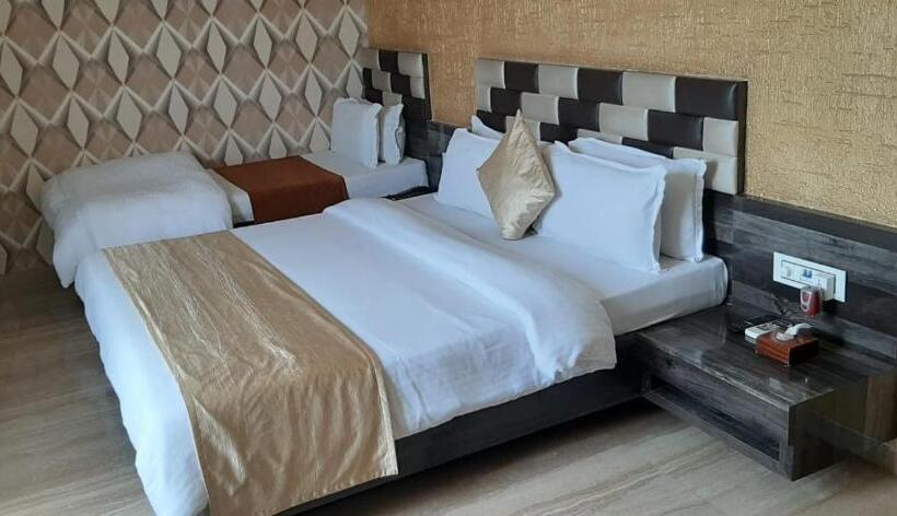 디럭스 트리플 룸, Shahi Darbar