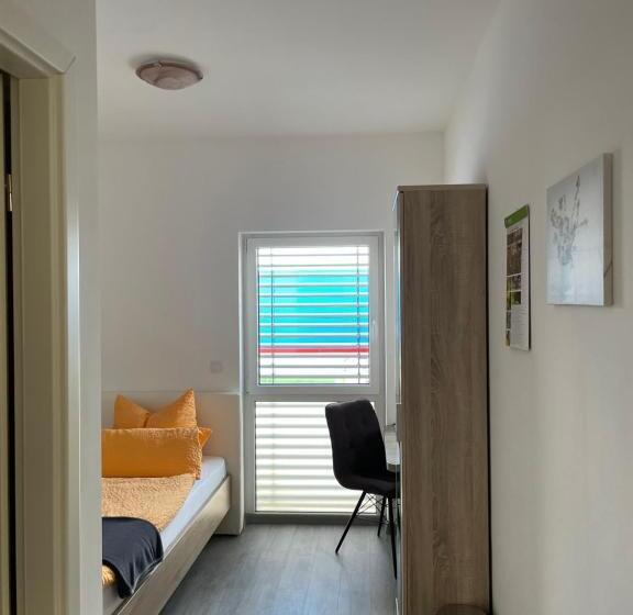 חדר סטנדרט יחיד, Twt Motel