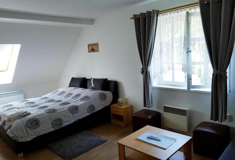 Номер Deluxe, čertovka Peklo