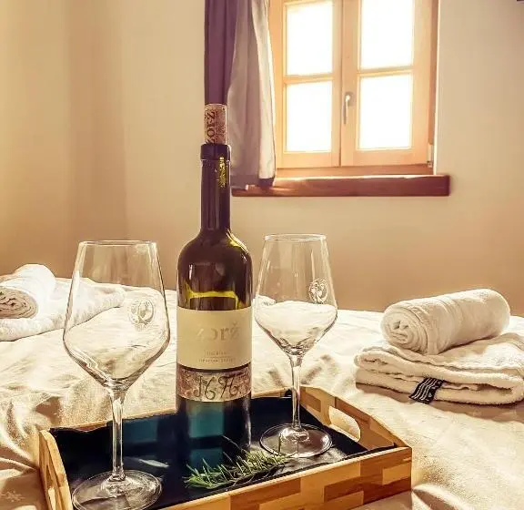 اتاق استاندارد چهار تخته, Boutique Rooms& Winery žorž