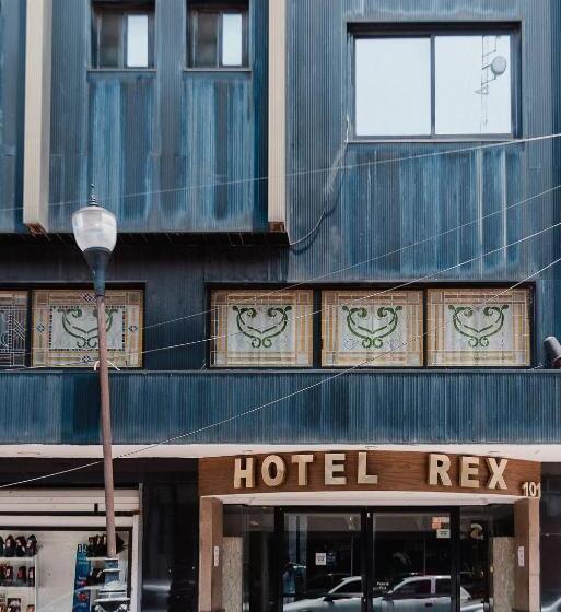 带大床的标准间, Rex