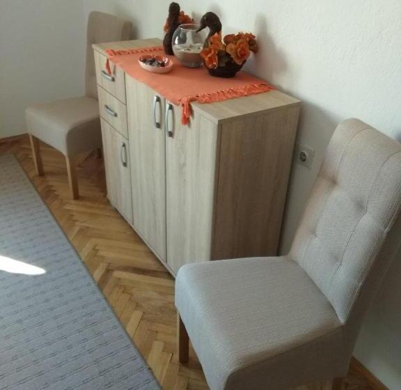 آپارتمان 2 خوابه, Kuća Jeka