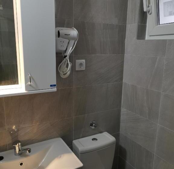 اتاق لوکس, Kuća Jeka