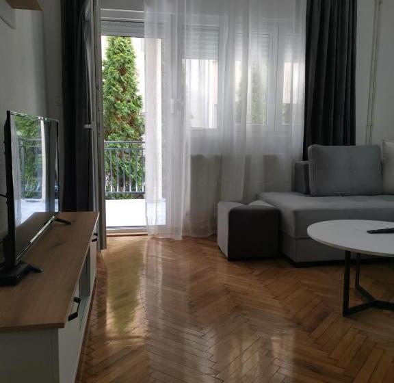 آپارتمان 1 خوابه, Kuća Jeka