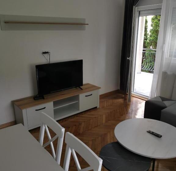 آپارتمان 1 خوابه, Kuća Jeka