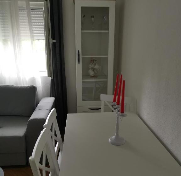 آپارتمان 1 خوابه, Kuća Jeka