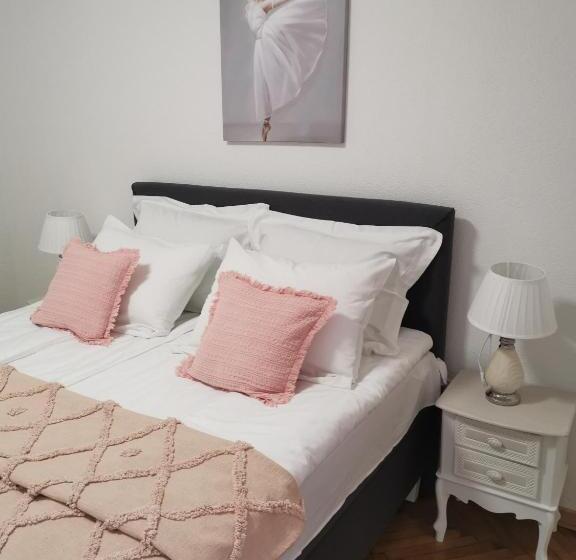 آپارتمان 1 خوابه, Kuća Jeka