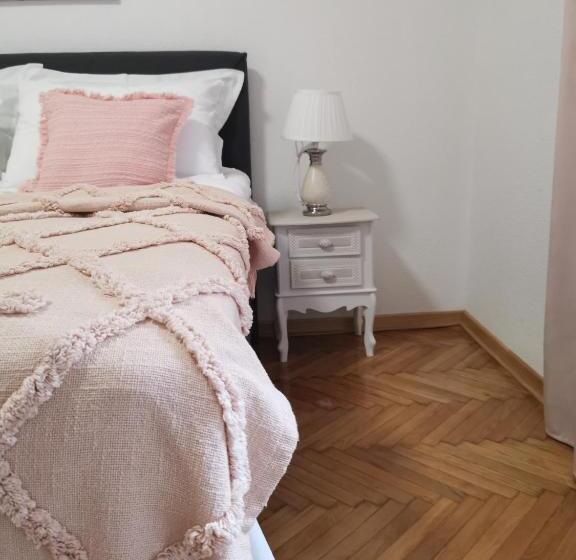 آپارتمان 1 خوابه, Kuća Jeka