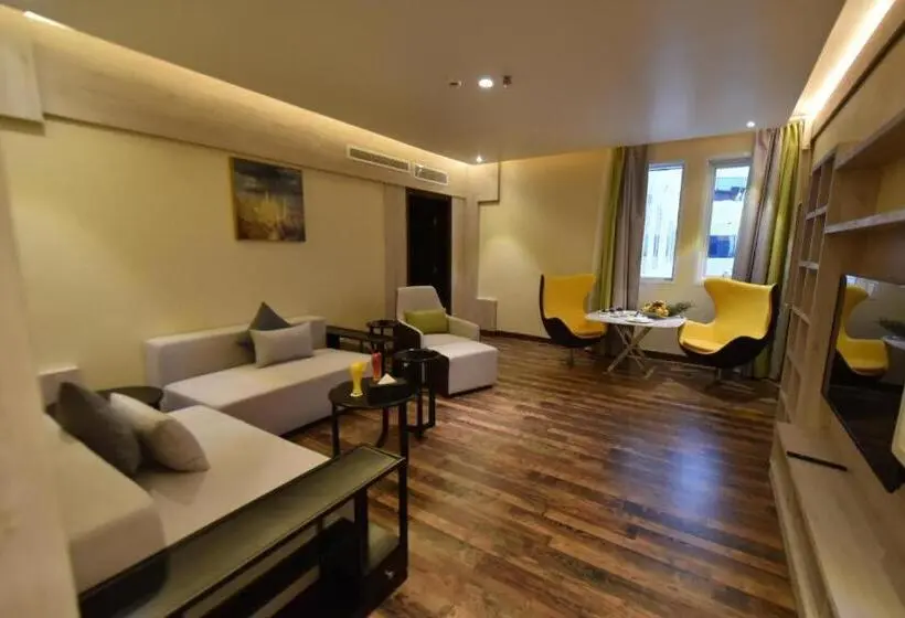 سوئیت اجرایی با چشم‌انداز باغ, The District Hotel Najran