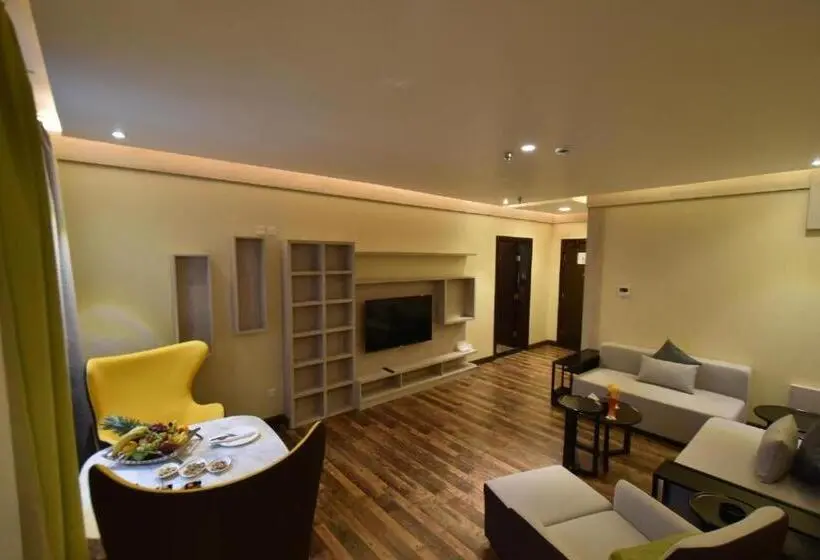 سوئیت اجرایی با چشم‌انداز باغ, The District Hotel Najran