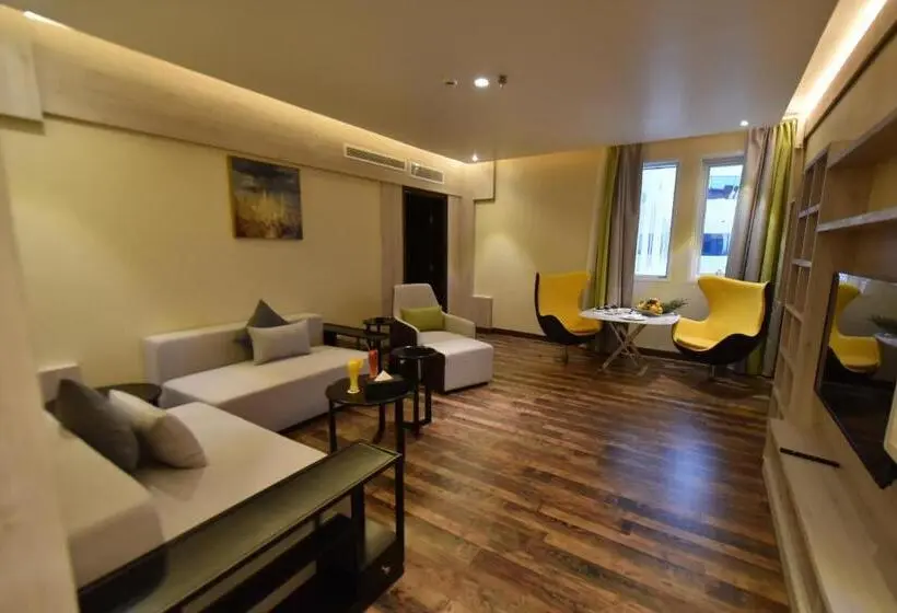 سوئیت اجرایی با چشم‌انداز باغ, The District Hotel Najran