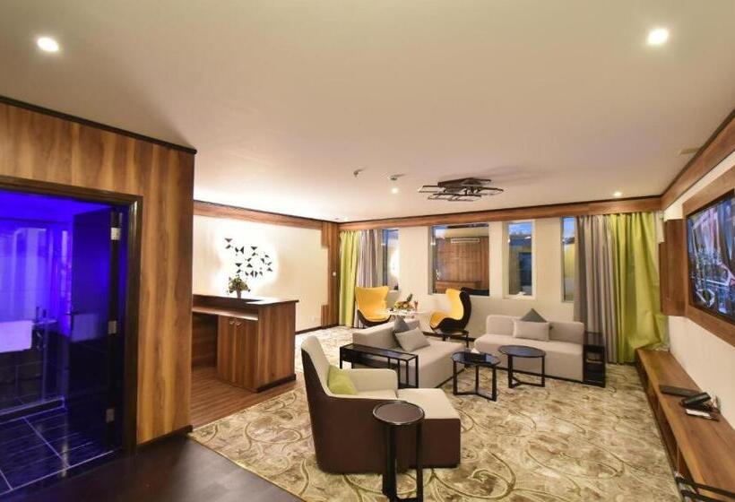 Королевский Люкс, The District Hotel Najran