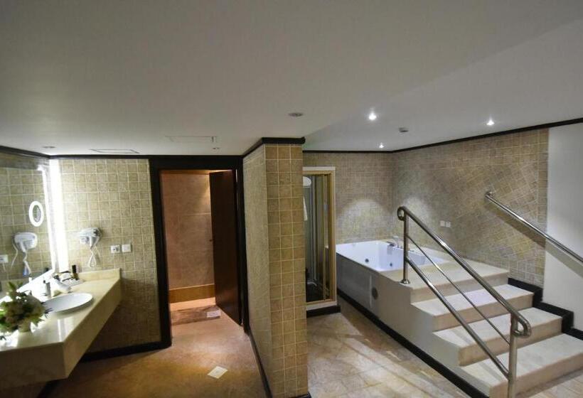 Королевский Люкс, The District Hotel Najran