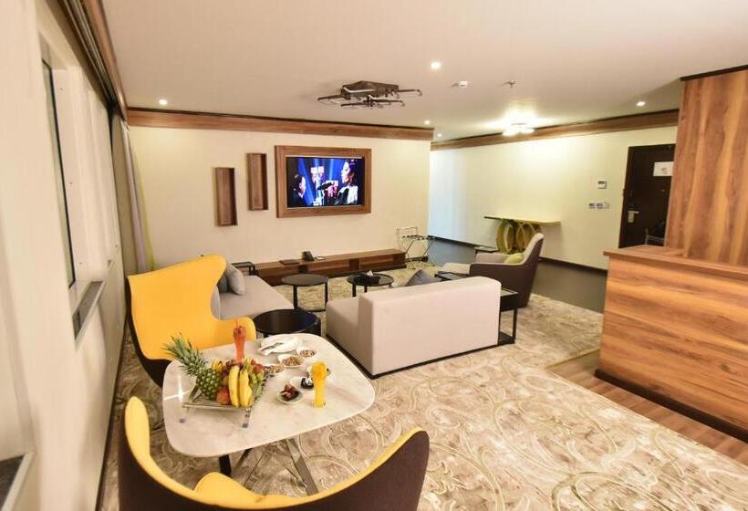 Королевский Люкс, The District Hotel Najran