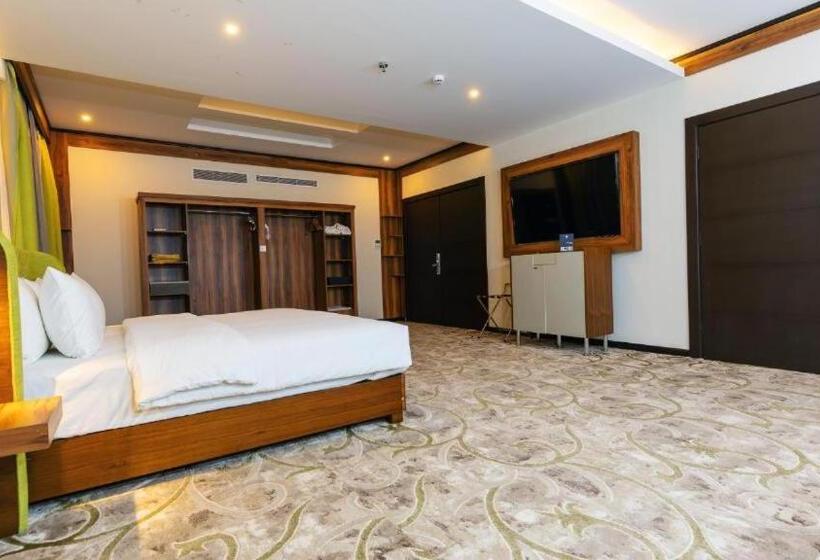 Королевский Люкс, The District Hotel Najran