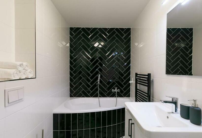 标准工作室, Avantgarde Apartments