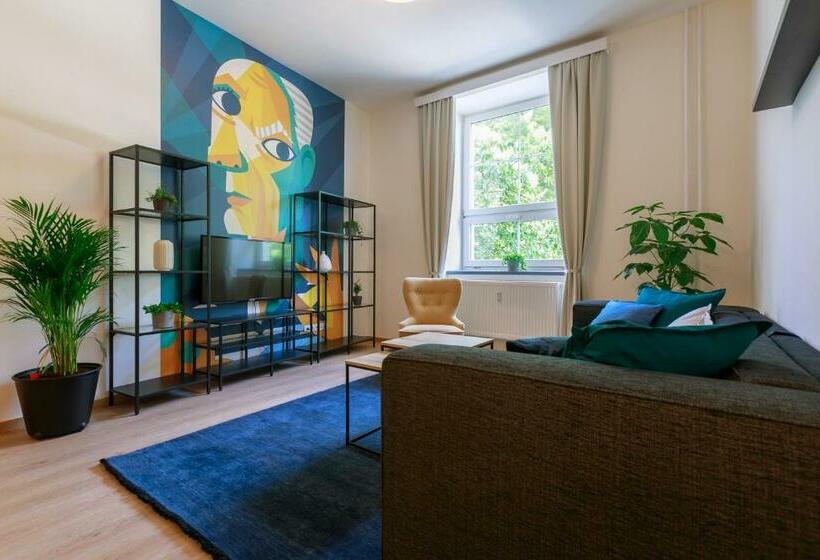 标准工作室, Avantgarde Apartments