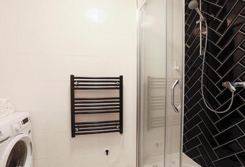 带1个卧室的带阳台的公寓, Avantgarde Apartments