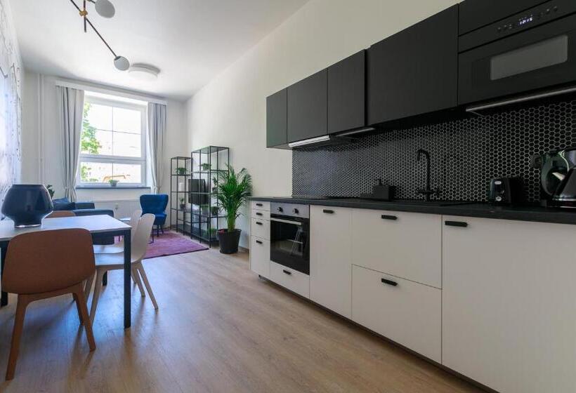 带1个卧室的带阳台的公寓, Avantgarde Apartments