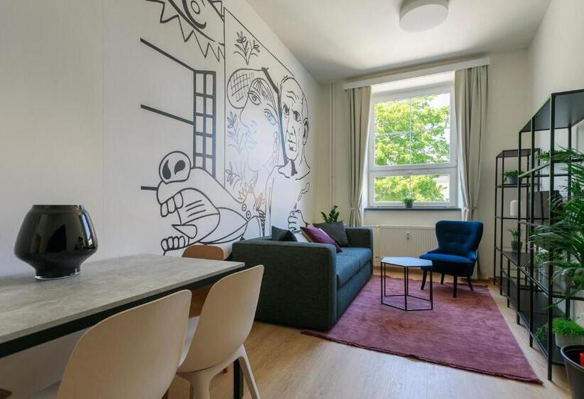 带1个卧室的带阳台的公寓, Avantgarde Apartments