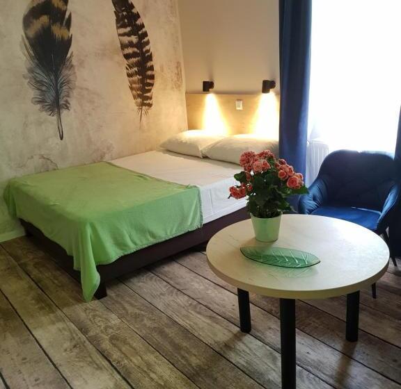 חדר קומפורט לשלושה, Erdővarázs Panzió