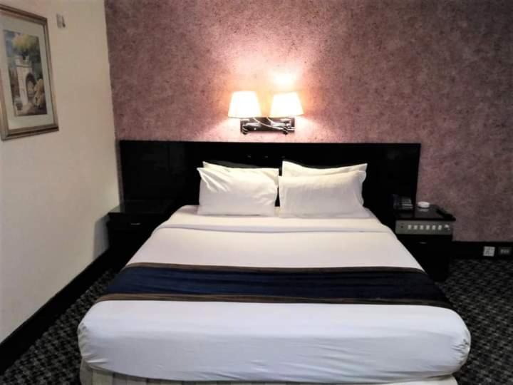 اتاق لوکس با تخت بزرگ, Al Safina