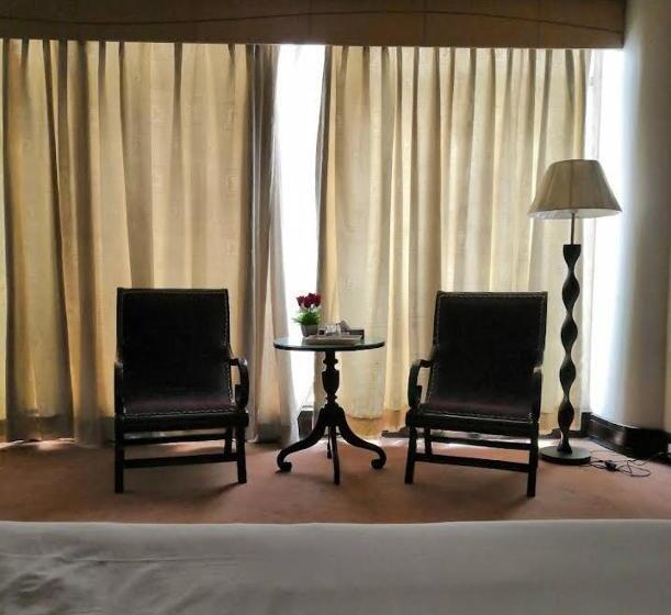 اتاق لوکس با تخت بزرگ, Al Safina