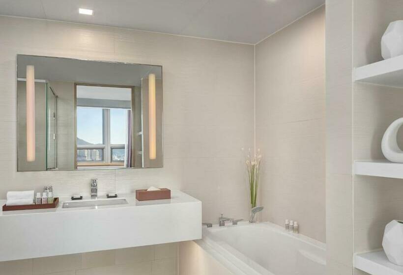 Номер Премиум, Avani Central Busan