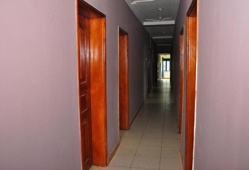 اتاق اکونومی, Namulanda Motel