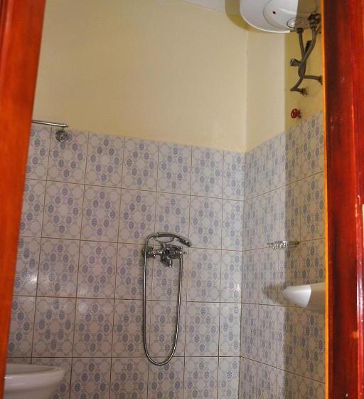 اتاق اکونومی, Namulanda Motel