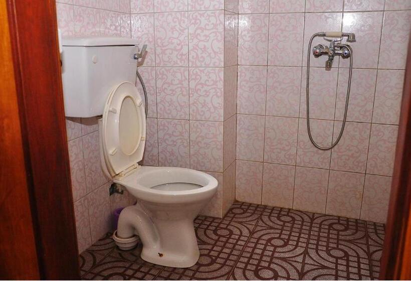 اتاق اکونومی, Namulanda Motel