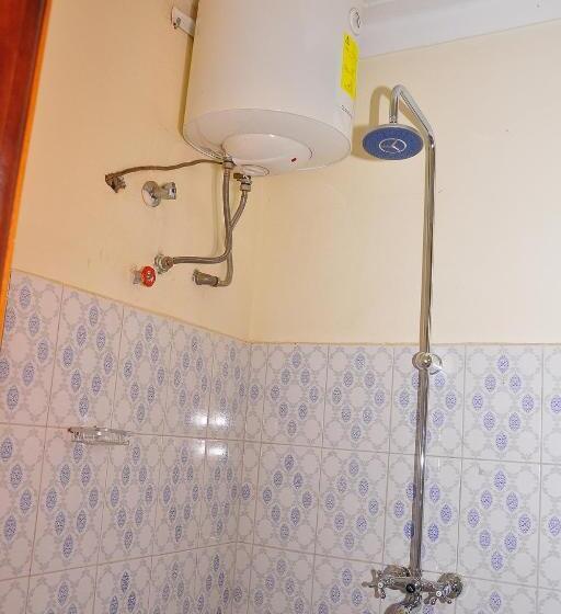 اتاق اکونومی, Namulanda Motel