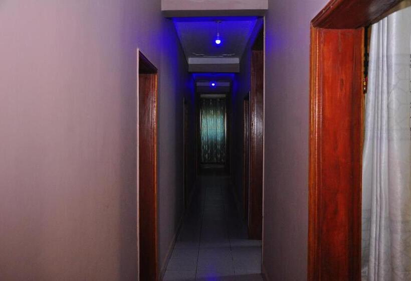 اتاق استاندارد با بالکن, Namulanda Motel