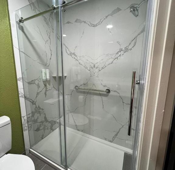 Люкс Кровать Кинг, Sleep Inn & Suites Salina I 135