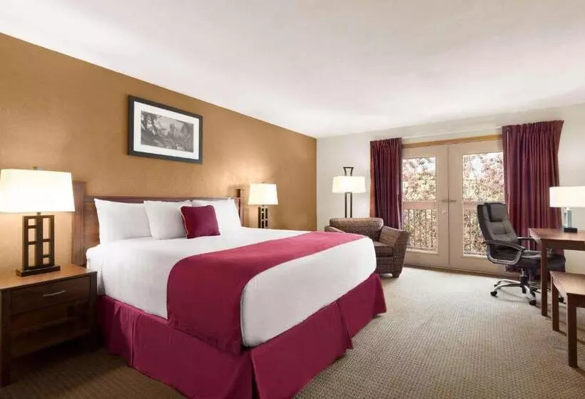 Deluxe Suite King Bed, Baymont By Wyndham Cortez