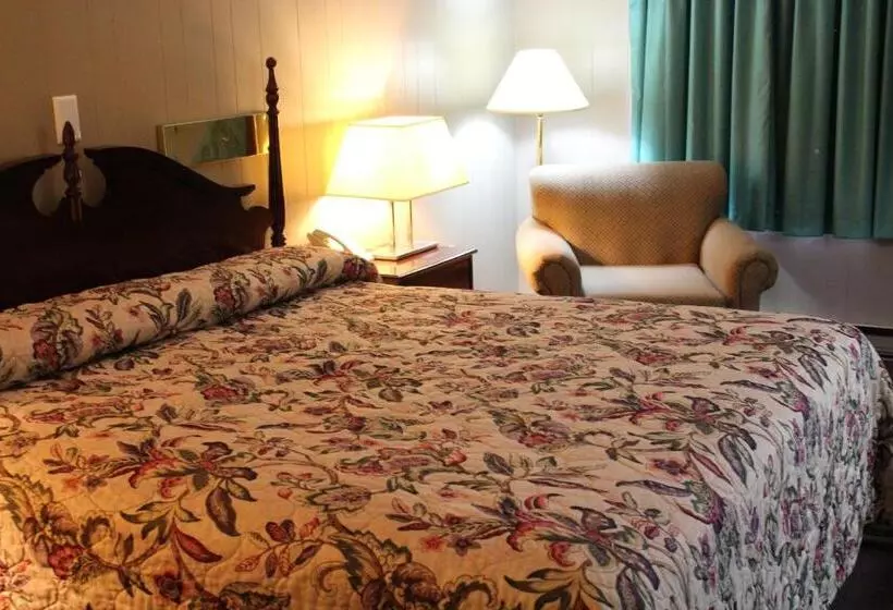 キングサイズベッドのスタンダードルーム, Colonial Inn Franklin Under New Management