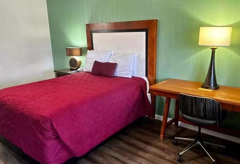 デラックスルーム, Colonial Inn Franklin Under New Management