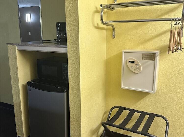 Номер Стандарт 2 Двуспальные Кровати, Econo Lodge