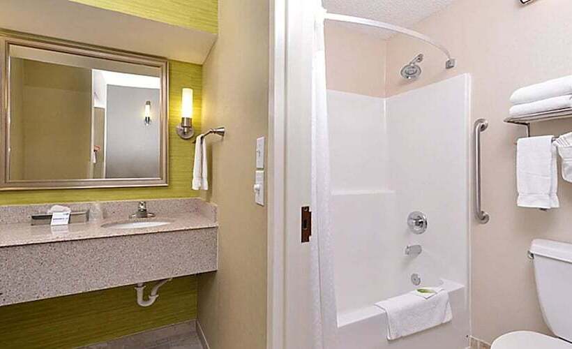 Suite Adaptada per a persones amb mobilitat reduïda, Holiday Inn Express Hotel & Suites Indianapolis W   Airport Area, An Ihg