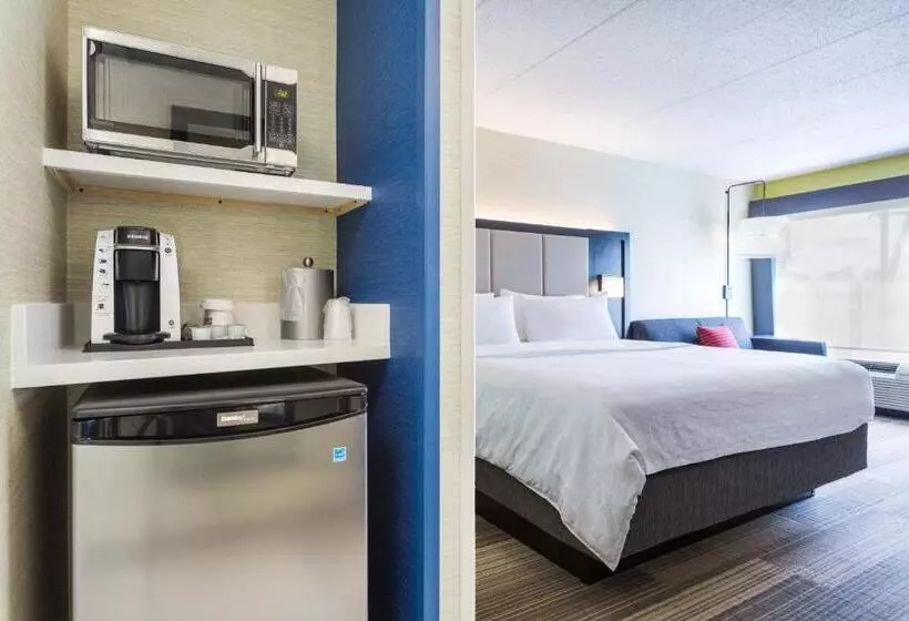 身障者適用キングサイズベッドルーム, Holiday Inn Express   Lorton, An Ihg