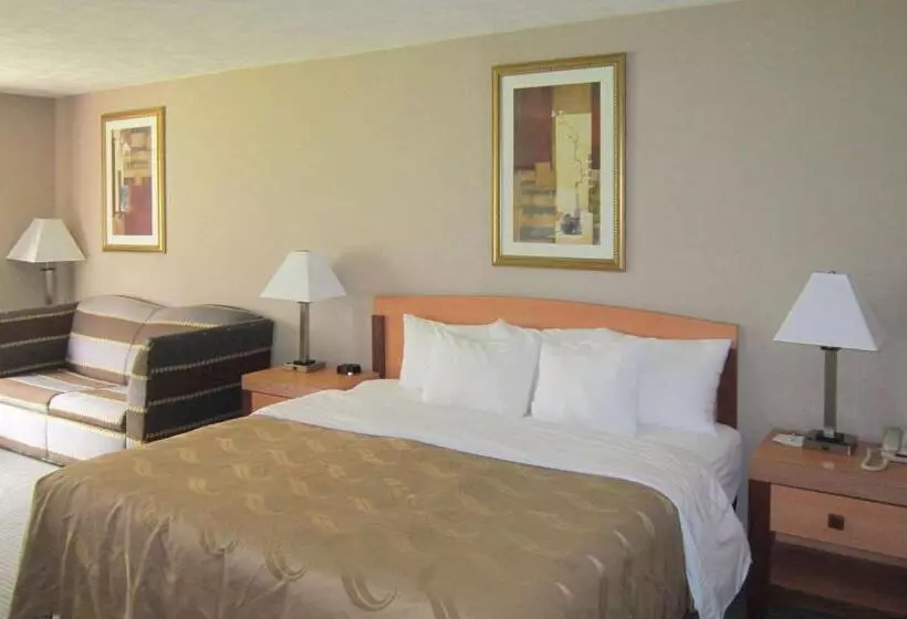 キングサイズベッドのデラックスルーム, Quality Inn Nashville  Bloomington