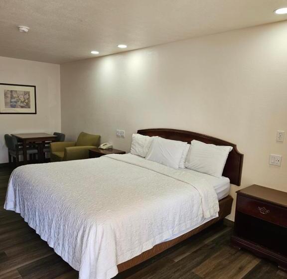 غرفة قياسية سرير كينج, Rodeway Inn