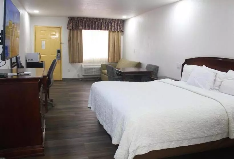 身障者適用キングサイズベッドルーム, Rodeway Inn