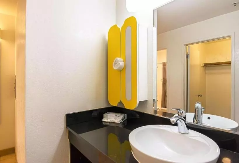 اتاق لوکس چهار تخته, Studio 6concord, Ca